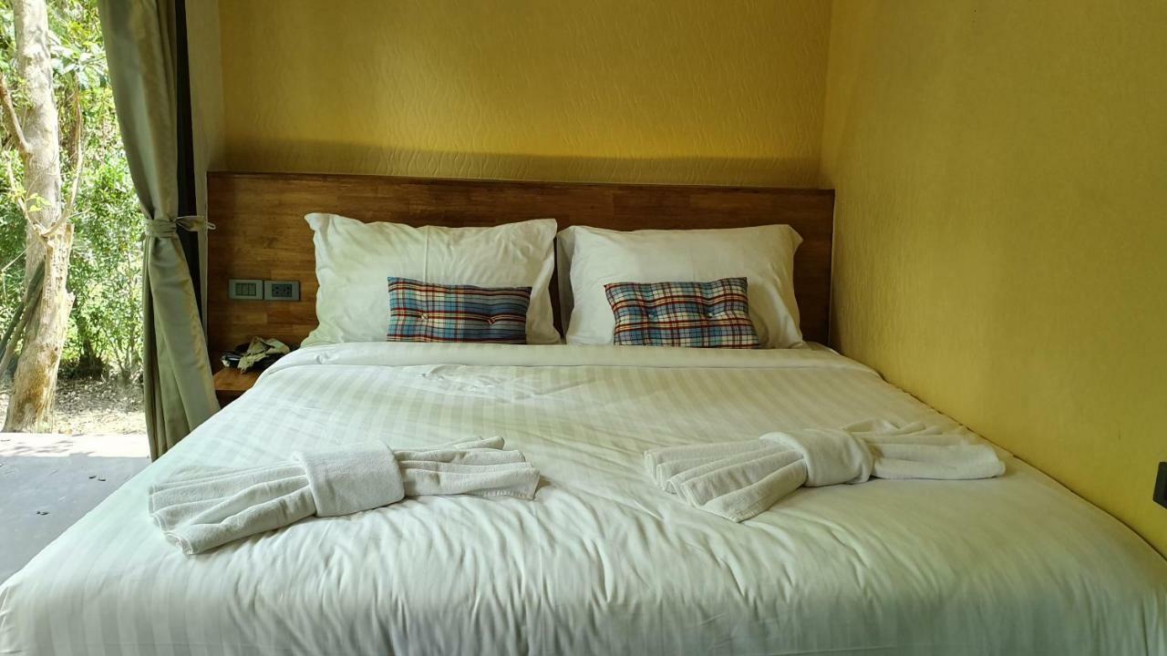 Отель Hug Rimtharn Ban Khao Klom Экстерьер фото